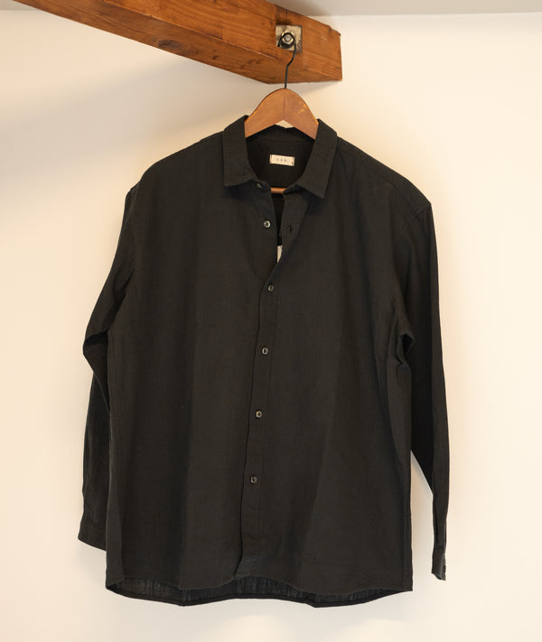 UNISEX / BLACK WIDE SHIRT